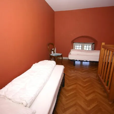Cosy Castle With Swimming Pool Ferienhaus *