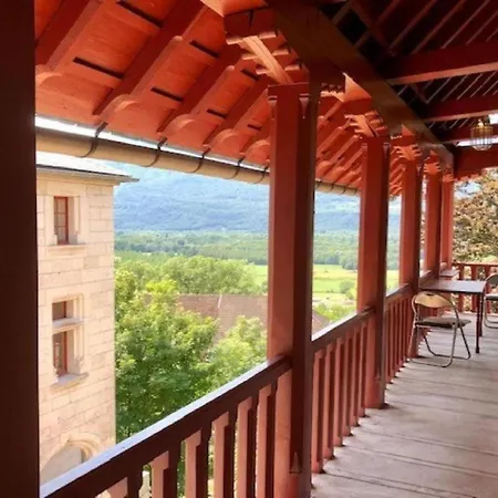 Cosy Castle With Swimming Pool Ferienhaus