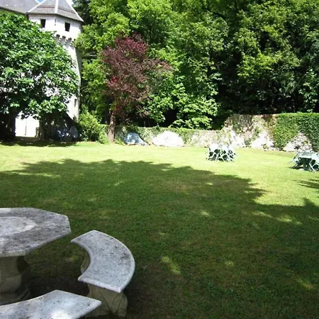 Cosy Castle With Swimming Pool Ferienhaus